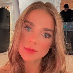 Meet your Posher, Caitlin